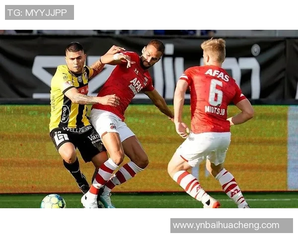 克卢日与索陆的激烈对决揭示了足球战术与团队合作的重要性